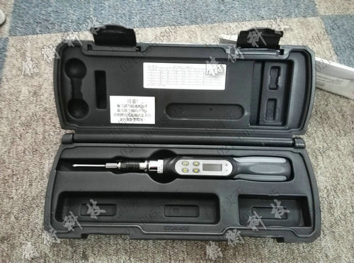 ���@Ť������